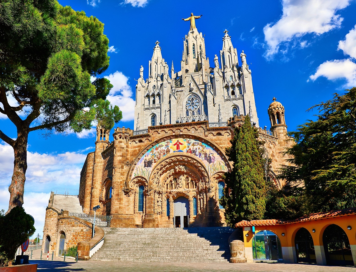 Холст с красками по номерам 22х30 см.  (14 цв.) Прекрасный собор в Барселоне (Арт. SM022)
