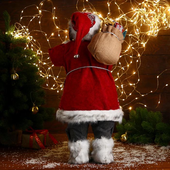Дед Мороз В красной шубке с орнаментом, с подарками 35х60 см 6938359 (Вид 4)