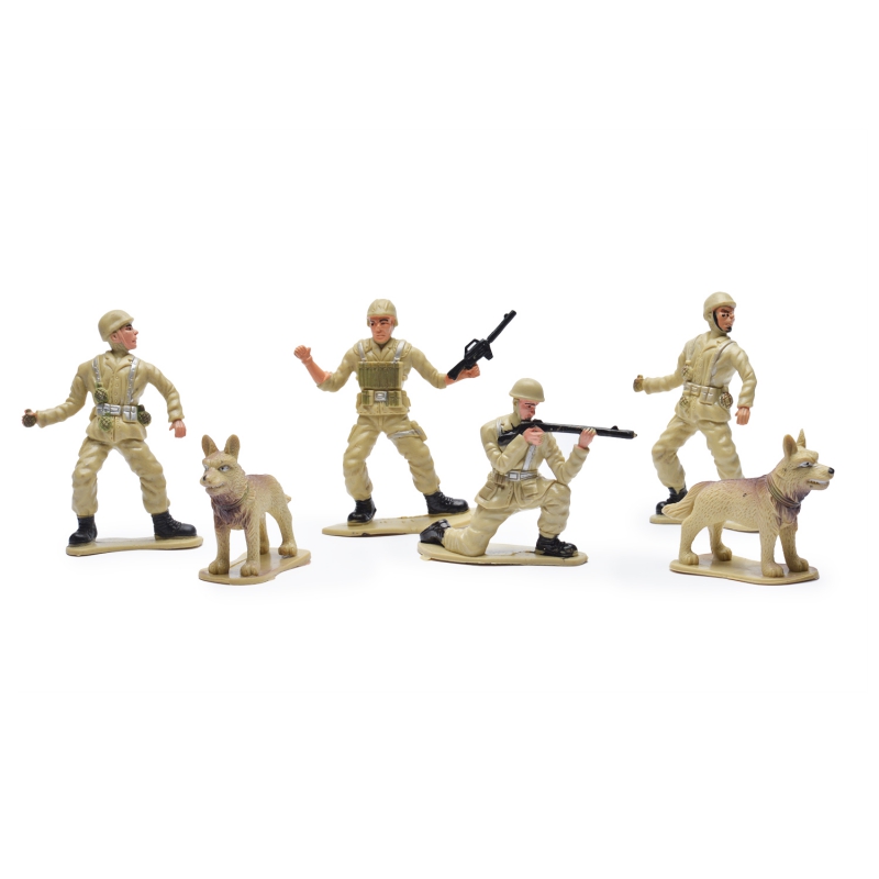 Р/У игрушка  Mioshi Army Танк 30см с фигурками 4 солдата и 2 собаки (поворот башни,свет,звук) (107 (Вид 1)