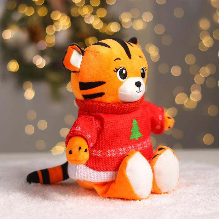 POMPOSHKI Мягкая игрушка Новогодний тигр в свитере, 21 см   6903929 (Вид 2)