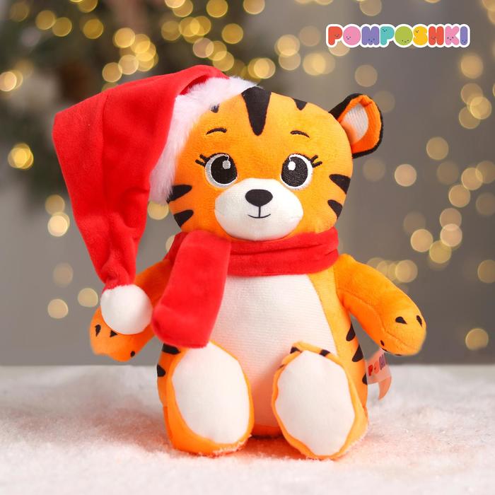 POMPOSHKI Мягкая игрушка Новогодний тигр в шапке и шарфике, 21 см   6903930 (Вид 1)