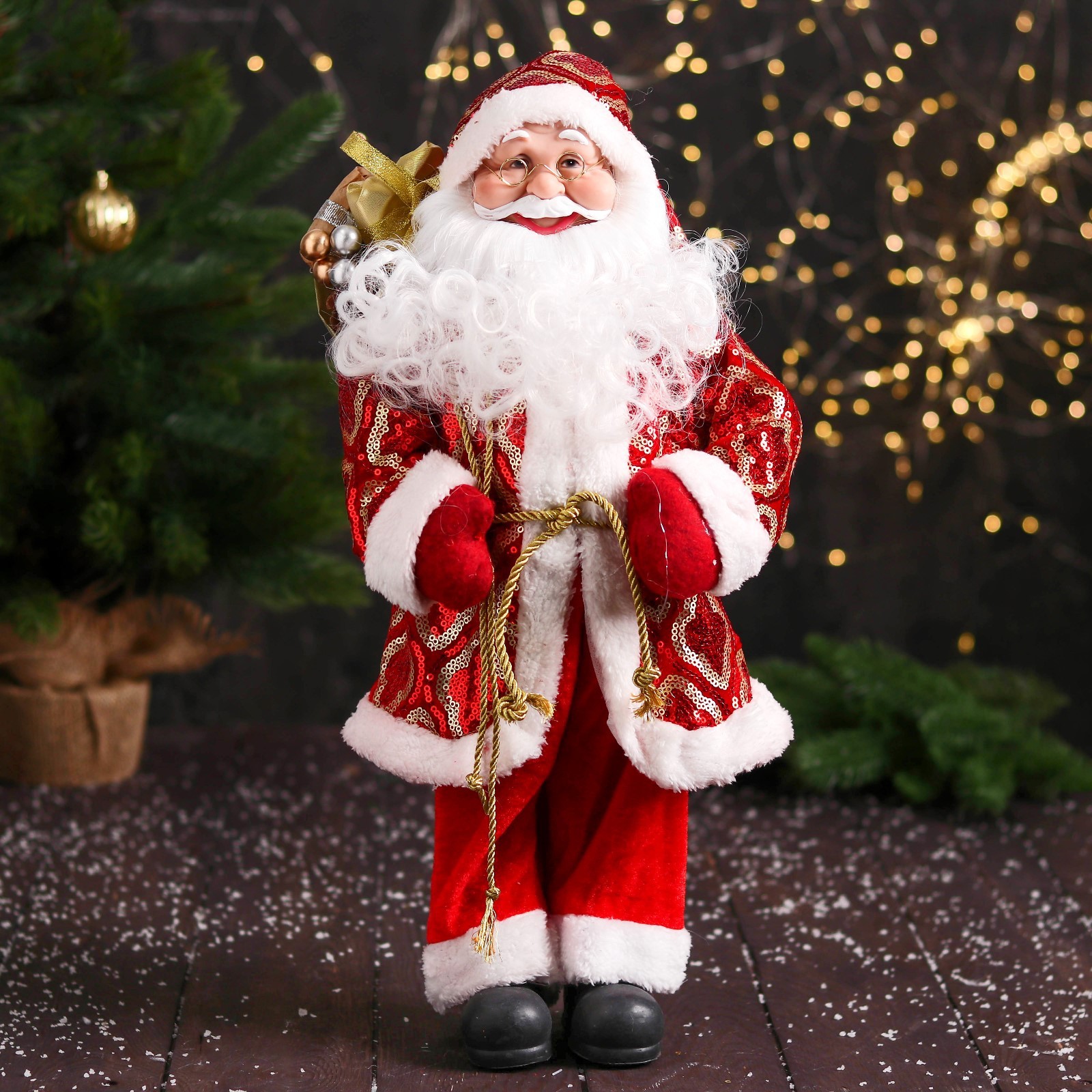 Дед Мороз  В узорчатой шубе, с подвязкой 47 см, красный   7856768 (Вид 1)