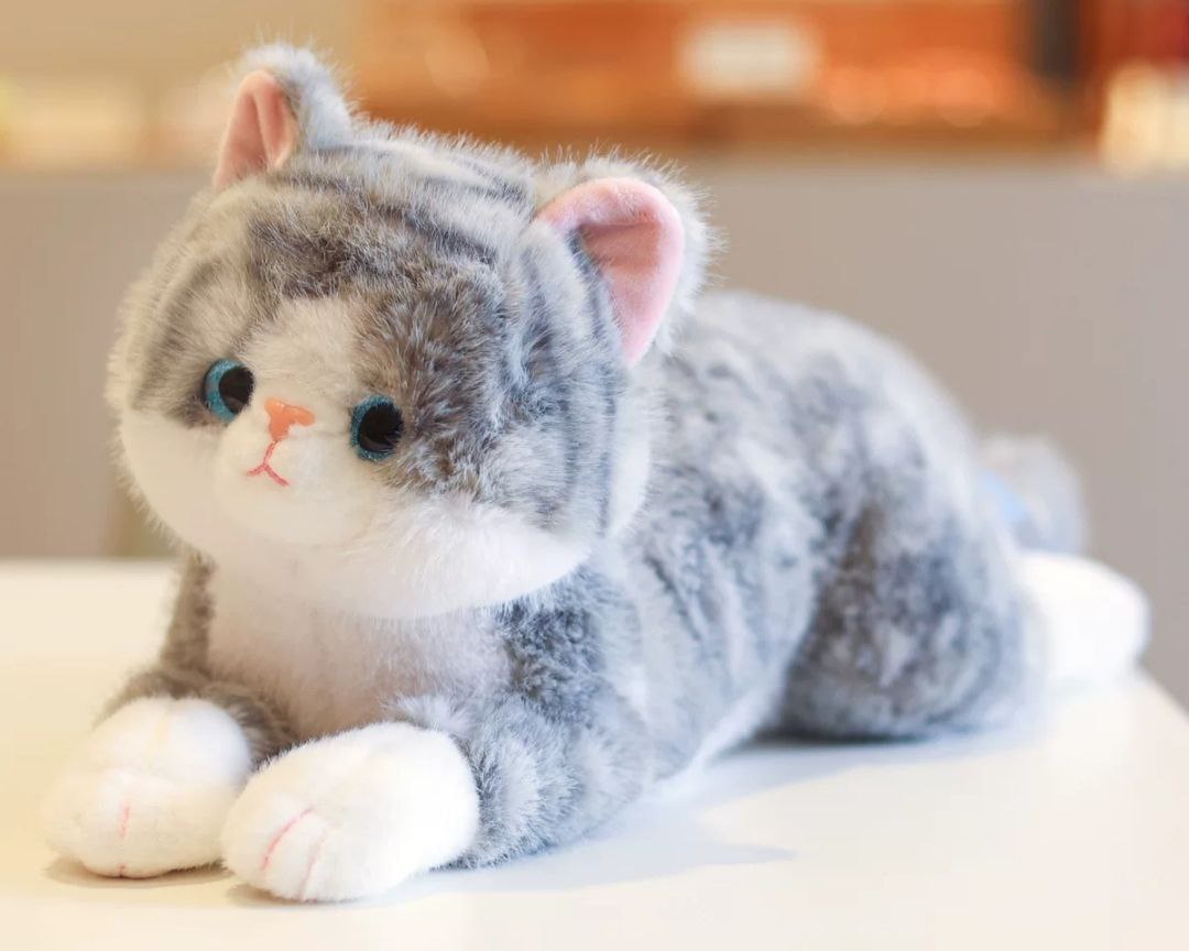 Мягкая игрушка кошечка лежит серая 45 см